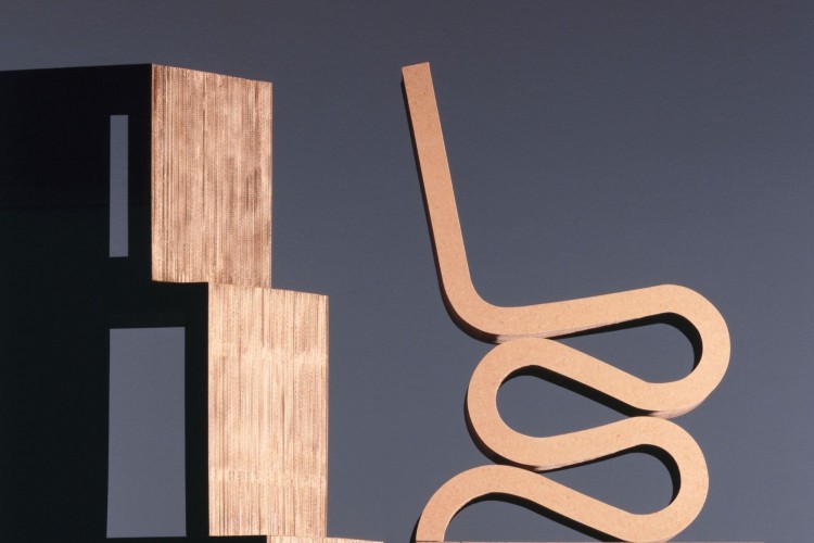 Image represents Οι καρέκλες στο μεταίχμιο των ...